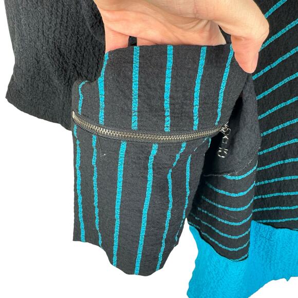 Ali Miles Striped Blue Black Asymmetrical 3/4 Roll Tab Sleeve Crinkle Blouse 2X - Picture 3 of 7